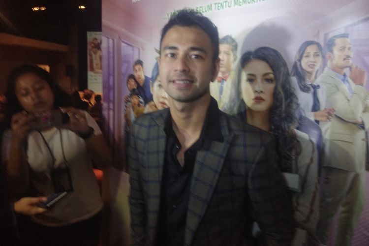 Raffi Ahmad menghadiri screening film Rumput Tetangga di XXI Plaza Indonesia, Thamrin, Jakarta Pusat, Senin (8/4/2019).