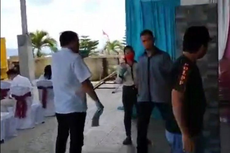 Tangkapan layar video Satpol PP Manado saat melakukan giat, Rabu (25/3/2020)