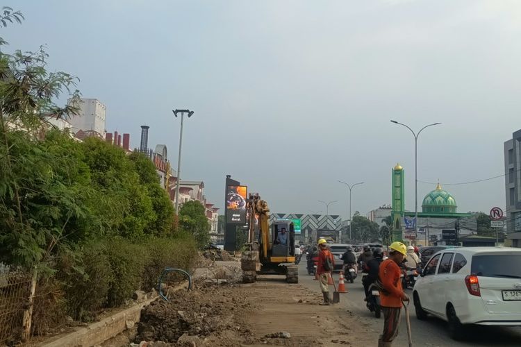 Imbas Proyek Drainase di Jalan Raya Serpong Tangsel: Macet dan Jalanan Berdebu 
