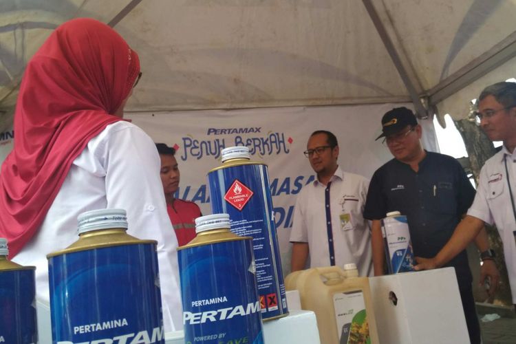Monitoring kios kemasan BBM di SPBU KM 57 Tol Jakarta-Cilampek. Pertamina MOR III menyiapkan berbagai fasilitas penunjang untuk memenuhi kebutuhan BBM pada Ramadhan dan mudik Idul Fitri.