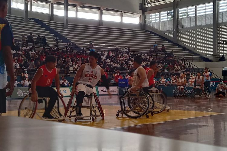 Timnas Indonesia melawan Kamboja pada laga ketiga cabang olahraga basket kursi roda 3x3 ASEAN Para Games 2022 di Sritex Arena, Solo, Minggu (31/7/2022) pagi WIB.
