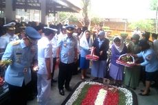 HUT TNI ke-73, Panglima TNI Ziarah Ke Makam Gus Dur