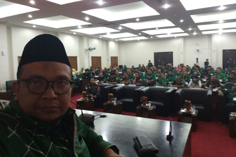 Calon anggota legislatif DPR RI dari Partai Bulan Bintang (PBB) Afriansyah Noor saat berkampanye. 