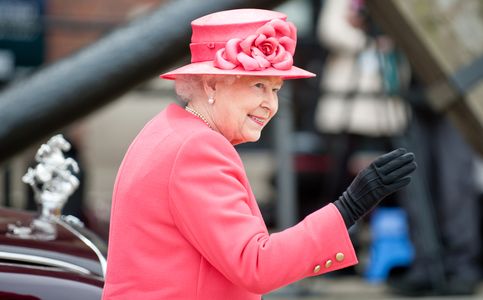 UK’s Queen Elizabeth II Expresses Support for Mainstream Media in Rare Tribute