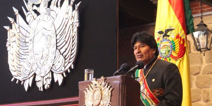 Presiden Evo Morales saat menghadiri hari ulang tahun kemerdekaan ke-193 Bolivia pada Senin (6/8/2018). Dalam acara itu Morales mengenakan medali dan selempang kepresidenan.