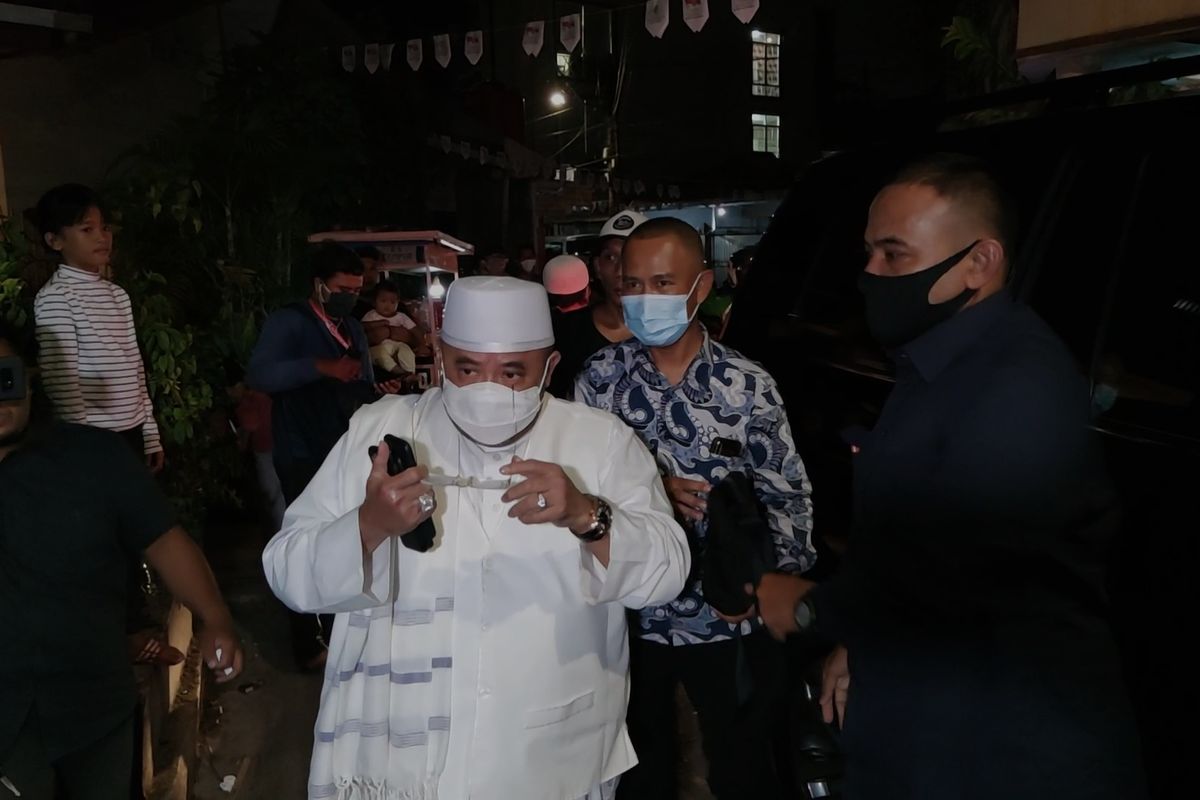 Sekjen Partai Keadilan Sejahtera (PKS) Aboe Bakar Al Habsyi menemui Rizieq Shihab di kediaman Rizieq di kawasan Petamburan, Tanah Abang, Jakarta Pusat, Rabu (11/11/2020). 