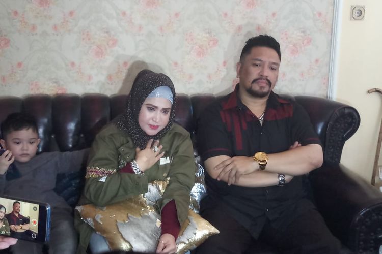 Wirdha Sylvina dan suamiya, Zecky Alatas saat ditemui di kawasan Otista, Jakarta Timur, Sabtu (28/12/2019).