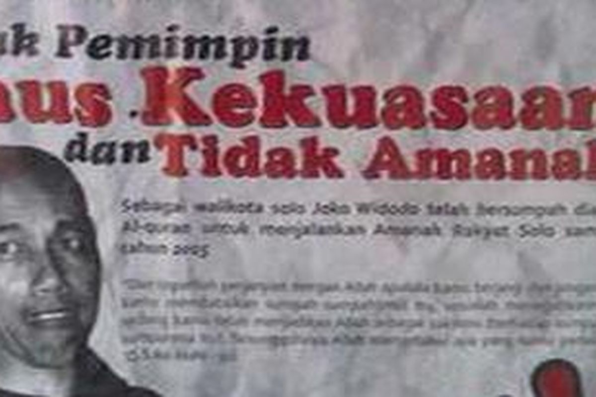 Selebaran gelap tentang Joko Widodo yang ditempel di pagar tembok rumah warga di Pejaten Barat, Pasar Minggu, Jakarta Selatan, Minggu (6/5/2012).