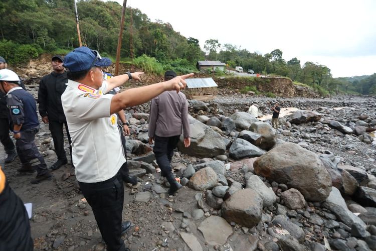 Usai Jalan Enang-Enang Diperbaiki Warga, Mendagri Janjikan Jembatan Permanen Rp 700 Miliar