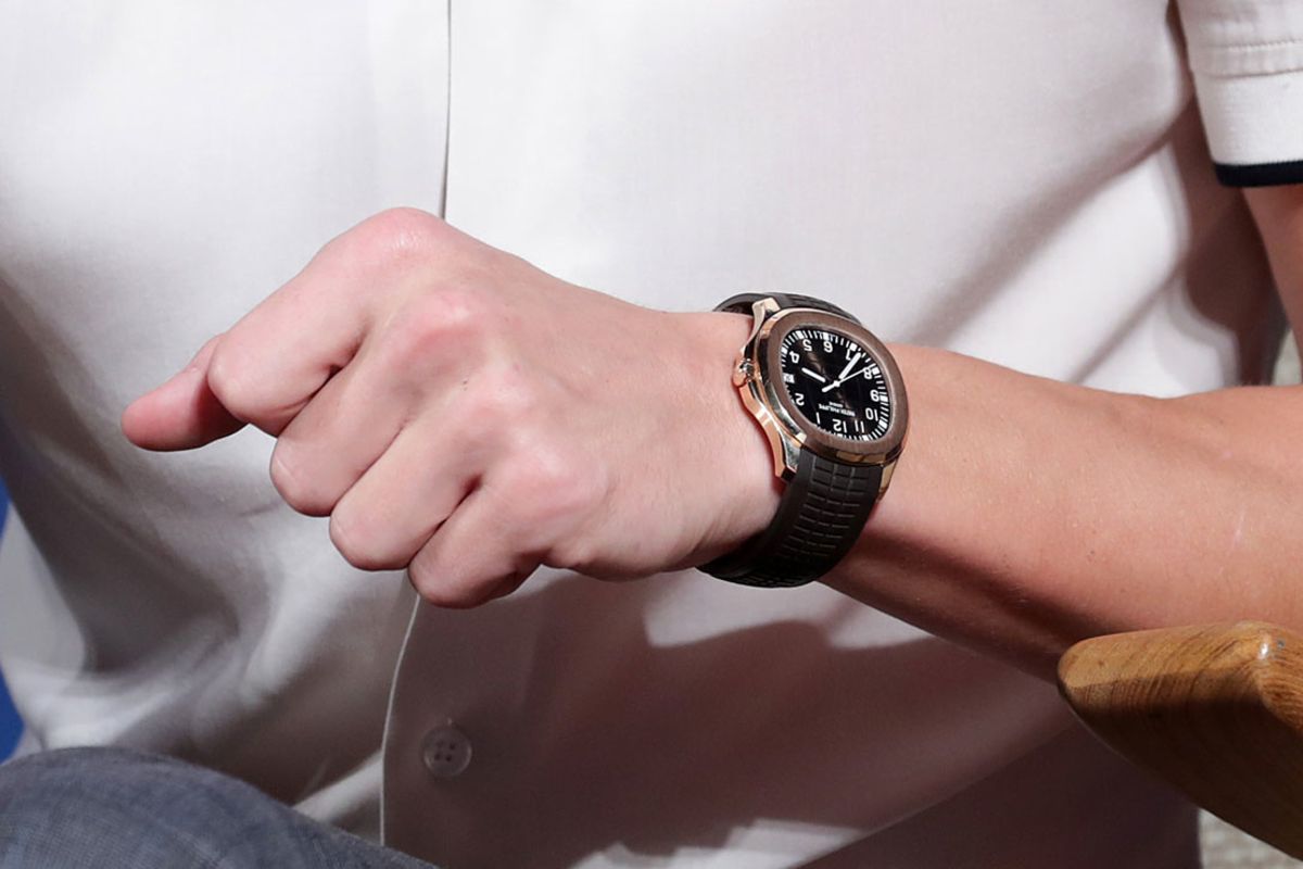 Jam tangan Patek Philippe yang dikenakan Tom Holland pada fan fest Spiderman: Far From Home di Seoul. 