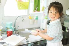 Hindari Anak Jadi Anak Manja dengan Memberi Pekerjaan Rumah