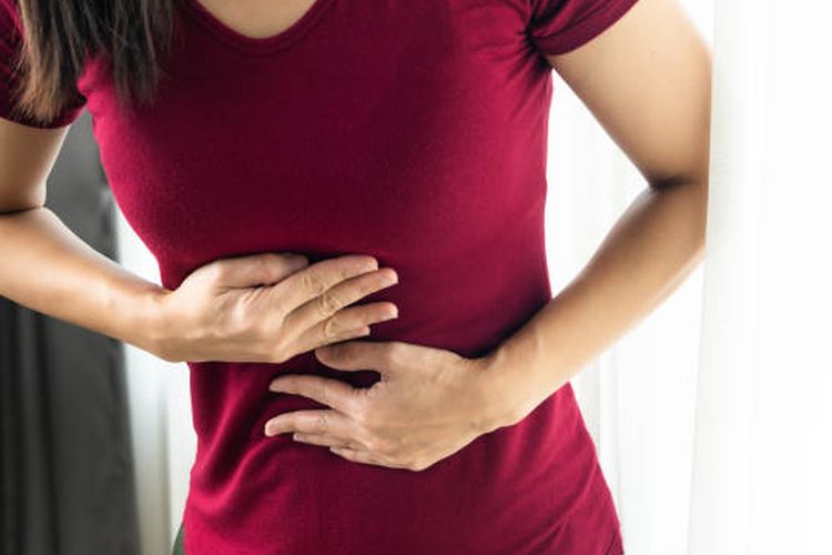 Fart walk, jalan santai usai makan membantu melancarkan pencernaan.