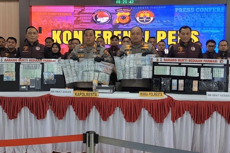 Polresta Cirebon Bongkar Ribuan Obat Keras yang Disembunyikan di Bawah Sofa Bengkel Motor