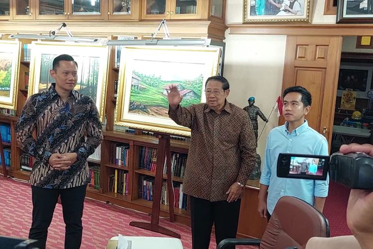 Cawapres nomor urut 2 Gibran Rakabuming Raka melakukan silaturahmi ke kediaman Presiden ke-6 RI Susilo Bambang Yudhoyono (SBY) di Kawasan Cikeas, Jawa Barat, Senin (5/2/2024).