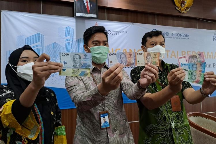 Kantor Perwakilan Bank Indonesia (BI) Malang menunjukkan uang kertas baru pada Jumat (19/8/2022). 