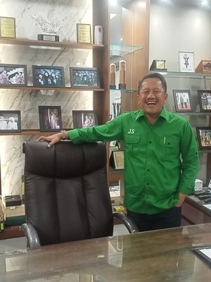 Joko Suranto, crazy rich asal Gerobogan pernah membangun jalan di Kecamatan Cicalengka, Kabupaten Bandung. Tak hanya itu, ia juga mengaku membangun pesantren di Priangan Timur.