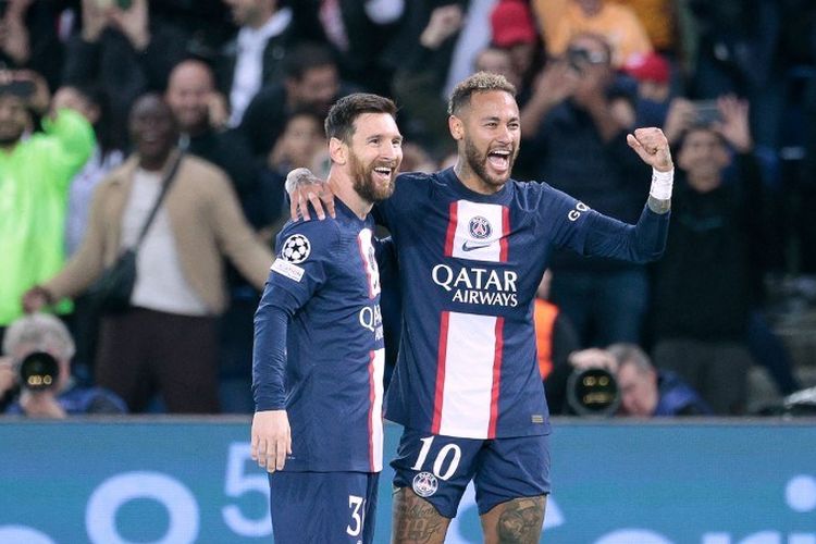 Lionel Messi dan Neymar merayakan gol dalam pertandingan PSG vs Maccabi Haifa pada Grup H Liga Champions 2022-2023 di Stadion Parc des Princes, Rabu (26/10/2022) dini hari WIB. Laga PSG vs Maccabi Haifa berakhir dengan skor 7-2. 