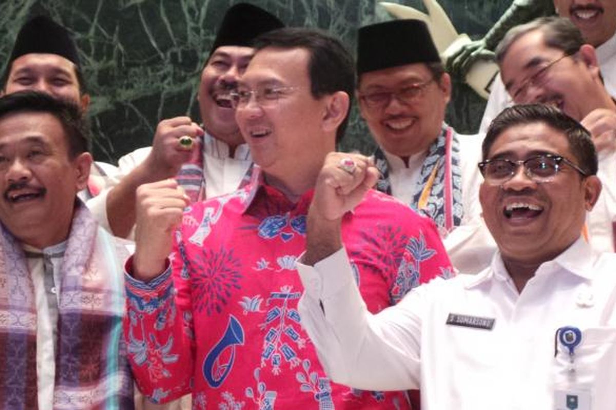 Wakil Gubernur DKI Jakarta Djarot Saiful Hidayat, Gubernur DKI Jakarta Basuki Tjahaja Purnama, dan Plt Gubernur DKI Jakarta Sumarsono, di Balai Kota DKI Jakarta, Kamis (27/10/2016).