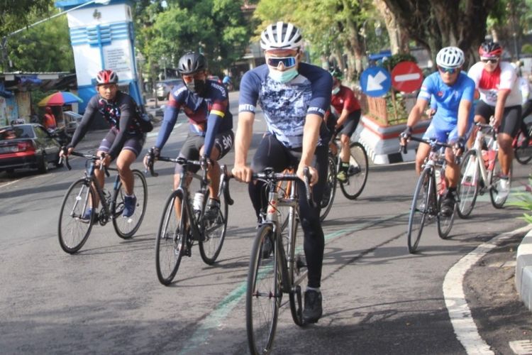 Wali Kota Salatiga Yuliyanto bersepeda keliling kota untuk memerkenalkan potensi kota.