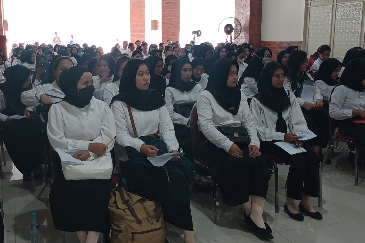 Para peserta ujian Seleksi Kompetensi Dasar (SKD) CASN 2023 di Gedung Islamic Center Malang, Kota Malang, Jawa Timur pada Senin (13/11/2023).