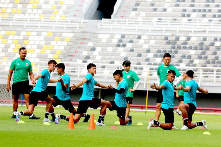 Jelang FIFA Matchday melawan Palestina pemain Timnas Indonesia berlatih di Stadion Gelora Bung Tomo Surabaya, Selasa (6/6/2023) siang. 