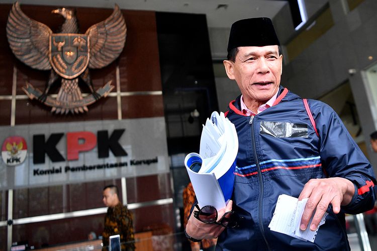 Anggota BPK Rizal Djalil meninggalkan kantor KPK usai diperiksa di Jakarta, Rabu (9/10/2019). Rizal diperiksa sebagai tersangka kasus dugaan suap proyek pembangunan sistem penyediaan air minum (SPAM) di Kementerian PUPR tahun anggaran 2017-2018.