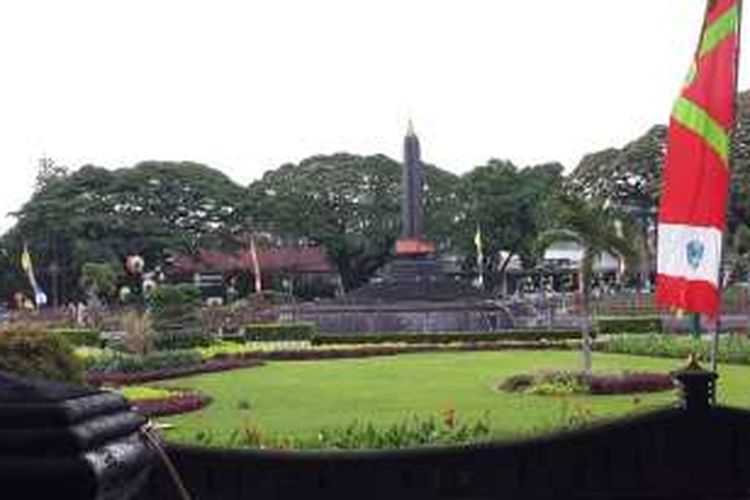 Suasana di Alun - alun Tugu Kota Malang, Jawa Timur, Senin (10/10/2016)