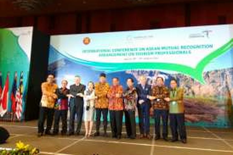Jajaran pemimpin pariwisata se-ASEAN di acara konfrenai internasional Mutual Recognition Arrangement on Tourism Professional.