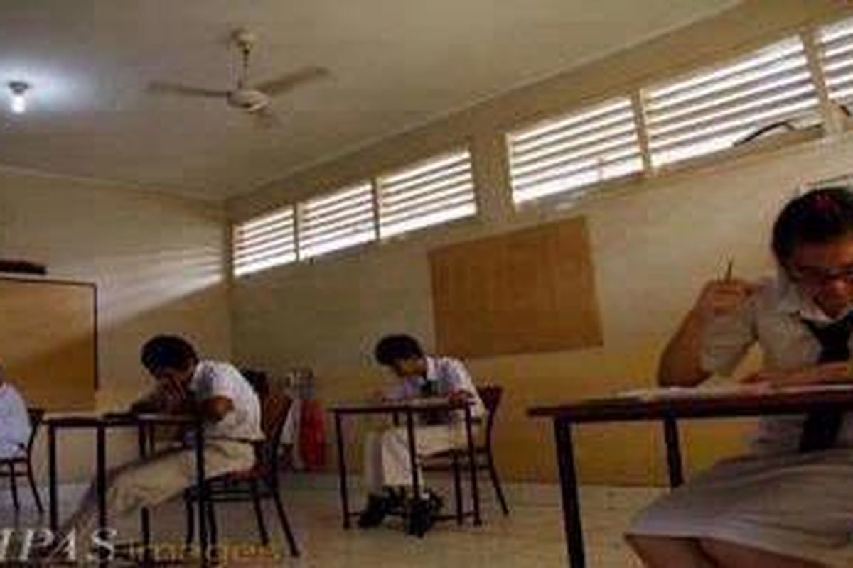 Ilustrasi: Jumlah tenaga pendidik SLB (pegawai negeri sipil ataupun swasta) hanya berkisar 16.000 orang, sedangkan siswa SLB di seluruh Indonesia mencapai 75.000 orang.