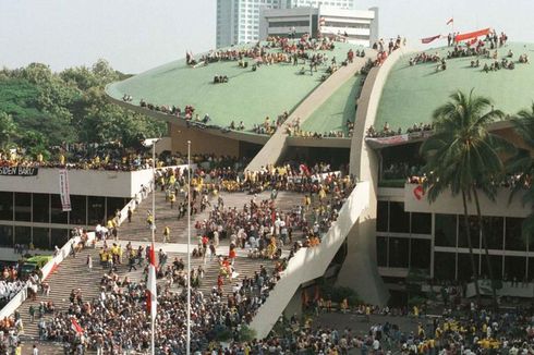 Hari Ini dalam Sejarah: 18 Mei 1998 Mahasiswa Duduki Gedung DPR/MPR, Minta Soeharto Mundur