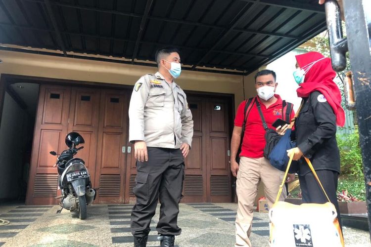 Dokter rumah sakit Bhayangkara Palembang Kompol Mansuri usai melakukan pemeriksaan kesehatan terhadap Heriyanti yang merupakan anak bungsu Akidi Tio. Hasilnya, ia pun dinyatakan sehat, Rabu(4/8/2021).