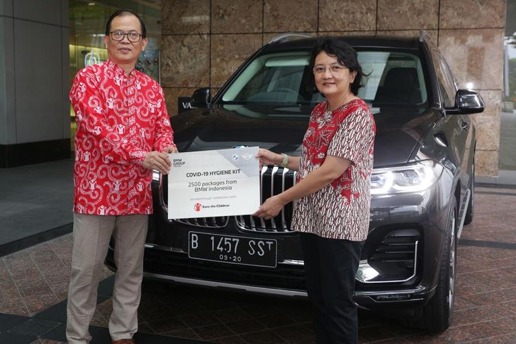 BMW Group Indonesia mendonasikan 2500 paket Sanitasi khusus untuk anak-anak senilai Rp 124 juta dan akan disalurkan melalui organisasi independen internasional Save the Children (STC) yang memiliki basis di Indonesia. 