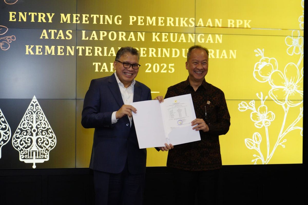 Menteri Perindustrian Agus Gumiwang Kartasasmita saat menghadiri Entry Meeting Pemeriksaan BPK atas Laporan Keuangan Kementerian Perindustrian Tahun 2025 di Jakarta, Senin (9/2/2026).