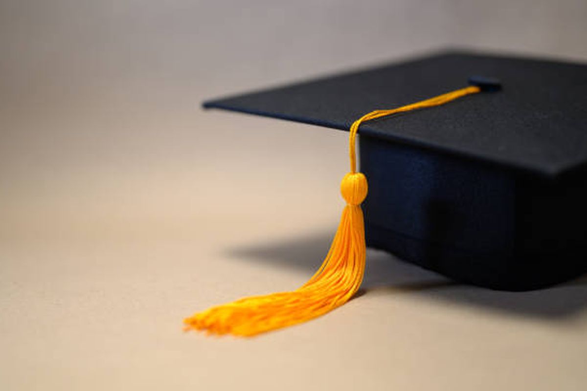 Ilustrasi toga wisuda.