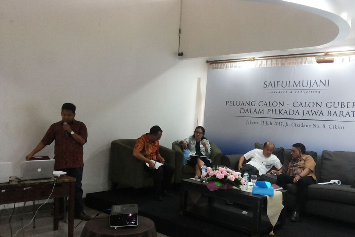 Rilis survei SMRC terkait Pilkada Jabar 2018 yang diadakan di Cikini, Jakarta Pusat, Kamis (13/7/2017).