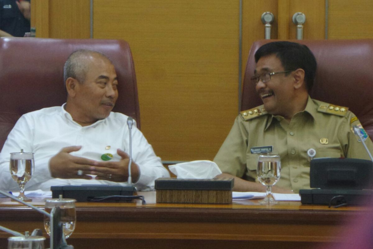 Wali Kota Bekasi Rahmat Effendi dan Gubernur DKI Jakarta Djarot Saiful Hidayat di Balai Kota DKI Jakarta, Jalan Medan Merdeka Selatan, Selasa (5/9/2017). 