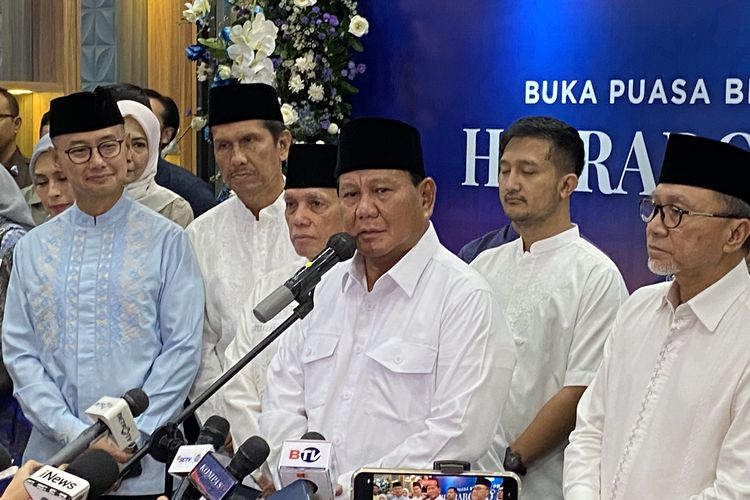 Calon presiden pemenang pemilihan presiden (Pilpres) 2024, Prabowo Subianto dalam acara buka bersama Partai Amanat Nasional (PAN) di Kantor DPP PAN, Jakarta Selatan, Kamis (21/3/2024) petang.