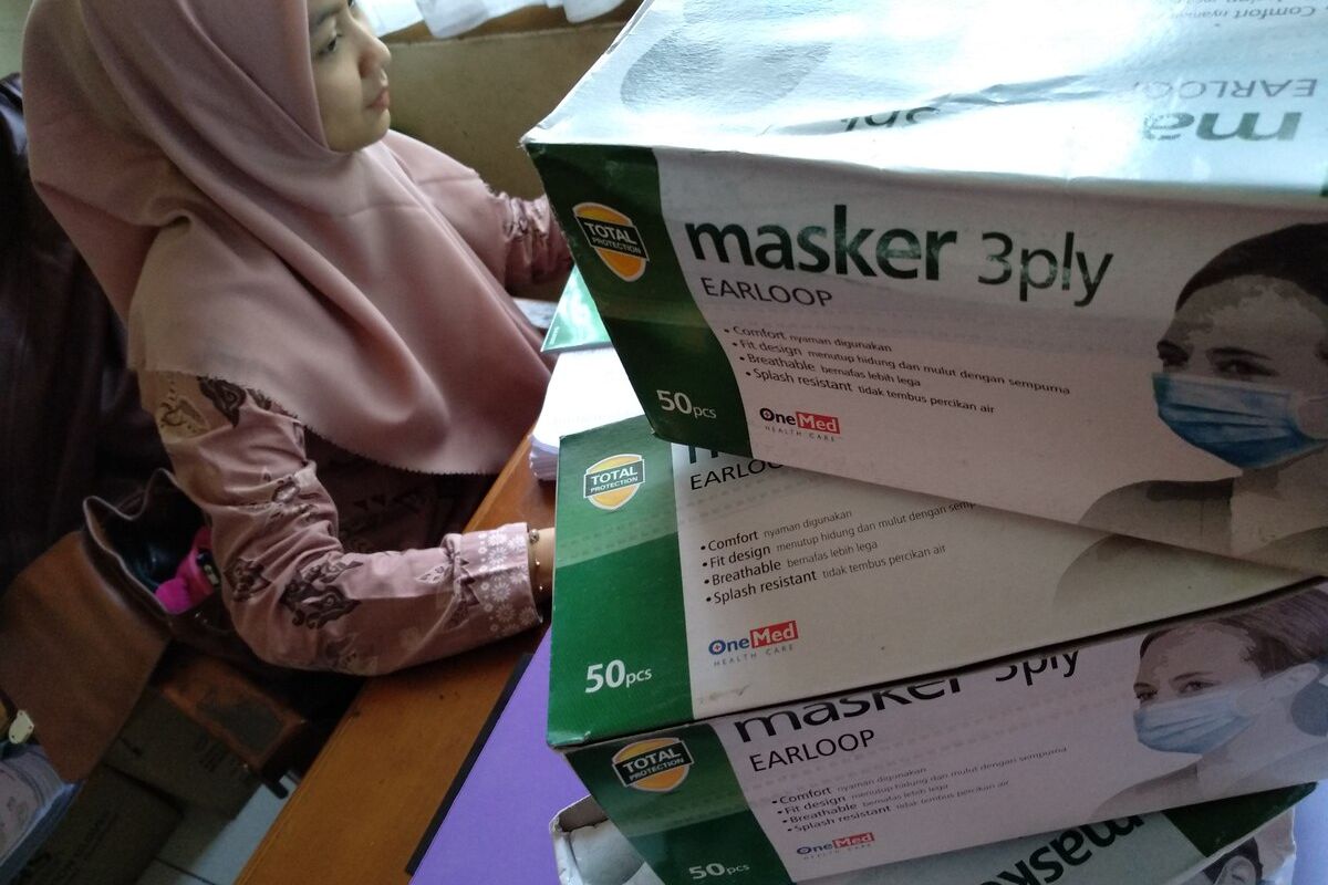 Dinas Kesehatan Kota Tasikmalaya mengalami kesulitan persediaan masker  pasca merebaknya virus Corona dan stok tersisa 3 dus untuk kebutuhan 20 Puskesmas selama Bulan Maret 2020, Selasa (3/3/2020).