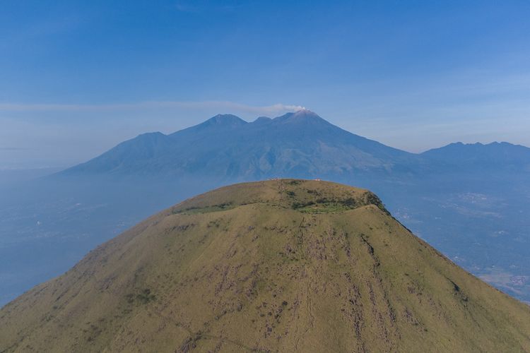 Puncak Gunung Penanggungan, Jawa Timur.