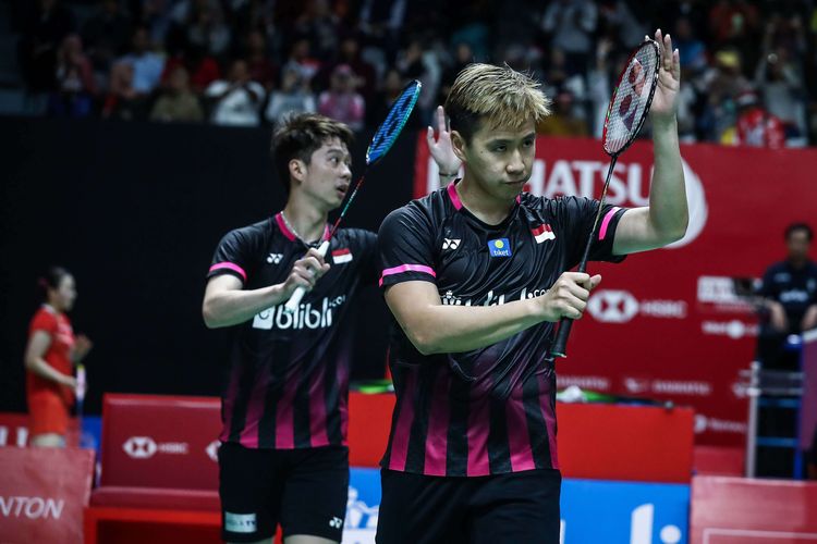 Pasangan ganda putra Indonesia, Marcus Fernaldi Gideon/Kevin sanjaya Sukamuljo melawan wakil China, He Ji Ting/Tan Qiang saat pertandingan babak kedua Indonesia Masters 2020 di Istora Senayan, Jakarta, Kamis (16/1/2020). Marcus Fernaldi Gideon/Kevin sanjaya Sukamuljo menang dengan skor 21-19, 21-13.