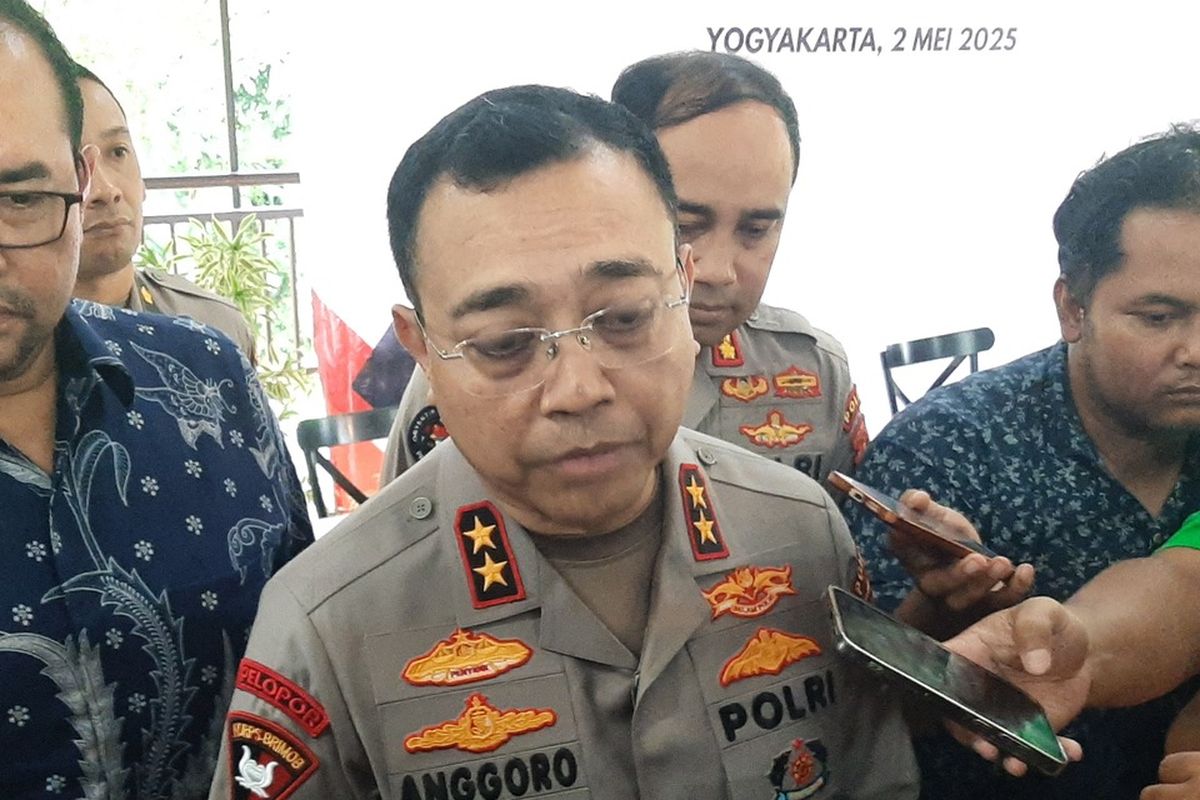 Kapolda DIY, Irjen Anggoro Sukartono saat menemui wartawan di Sendangadi, Mlati, Kabupaten Sleman, Jumat (2/05/2025).