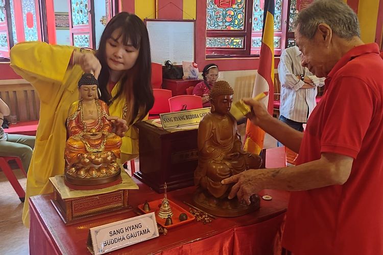Kelenteng Liong Hok Bio Magelang Mandikan Rupang Jelang Imlek, Wajib Jadi Vegetarian Sehari Sebelumnya