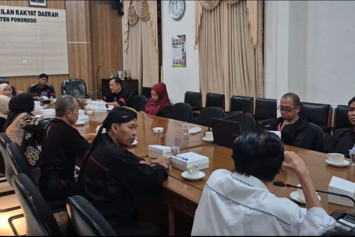 Dinas Pendidikan Jatim Bantah Isu Pungli dan Penahanan Ijazah