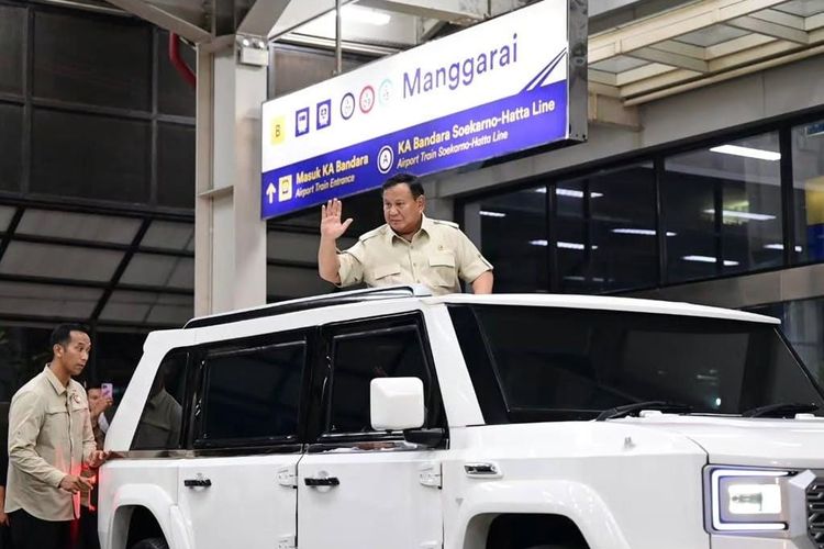 Sapa Prabowo di Stasiun Manggarai Jaksel Usai Naik Nusantara Explorer