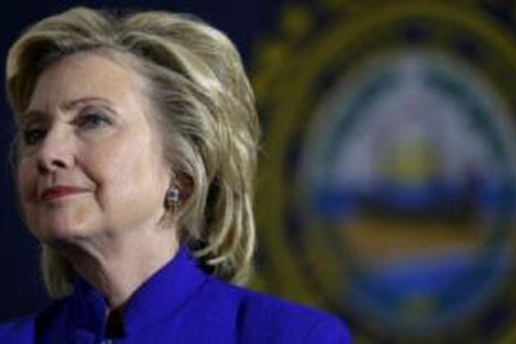 Hillary Clinton menggunakan email pribadi untuk berkorespondensi selama menjabat menteri luar negeri AS. 