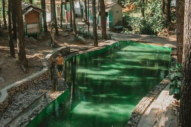 Kolam renang di Air Terjun Semirang