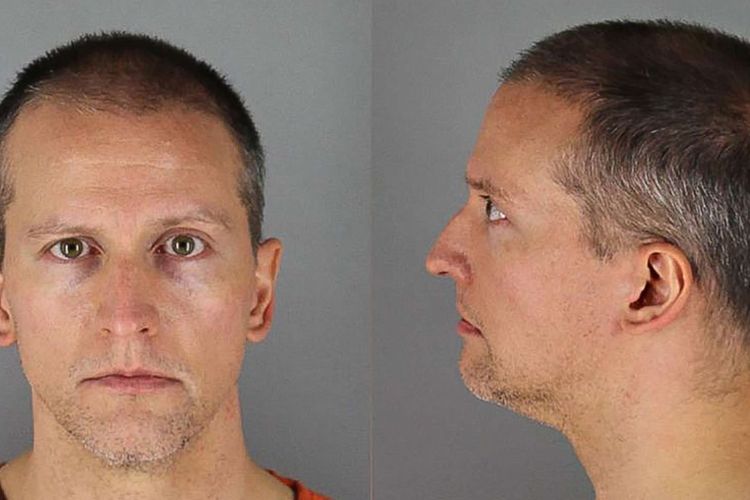 Dalam foto yang dirilis Penjara Hennepin County pada 31 Mei 2020, nampak Derek Chauvin ketika diambil tampak depan dan samping. Mantan polisi Minneapolis itu dituding membunuh George Floyd, setelah videonya menindih leher pria kulit hitam berusia 46 tahun selama hampir sembilan menit viral di media sosial.