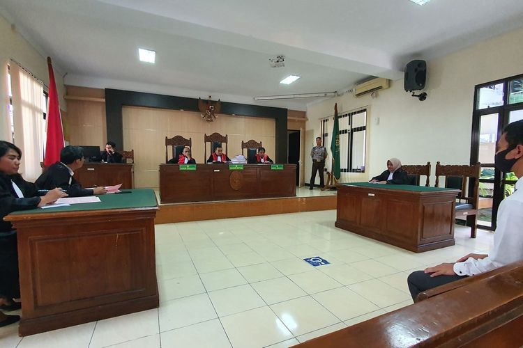 Terdakwa Eko Ronggo Waskito saat mengikuti sidang vonis di PN Negeri Wonosari, Gunungkidul, DI Yogyakarta. Kamis (16/5/2023)