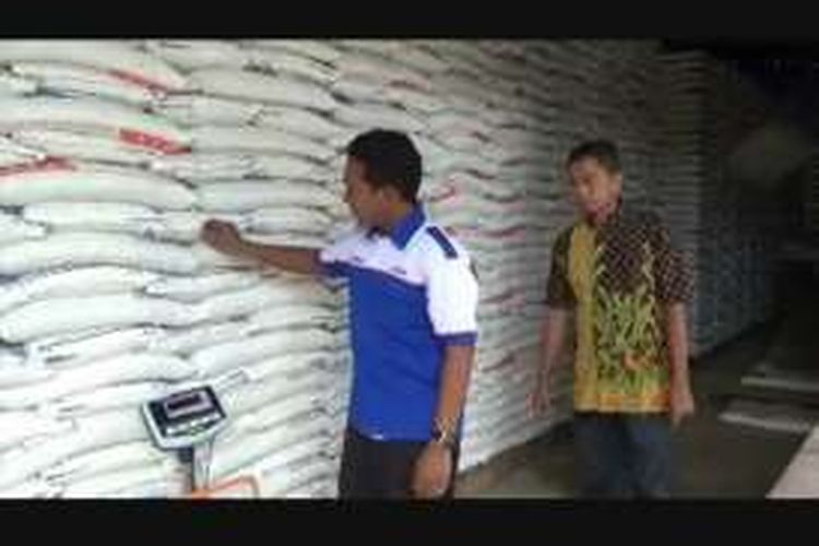 Bulog Divre Polewali Mandar yang membawahi wilayah Kabupaten Majene, Polman dan Mamasa memasok 4.000 ton beras ke wilyah Kaltim, Palu dan Makassar untuk memperkuat stok beras di tiga lokasi tersebut, terutama menjelang Ramadan dan lebaran mendatang.