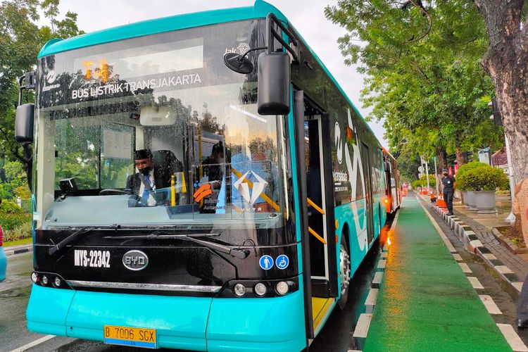 salah satu armada bus listrik transjakarta 